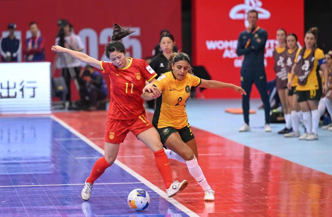 国际足球比赛，女队夺得锦标赛！