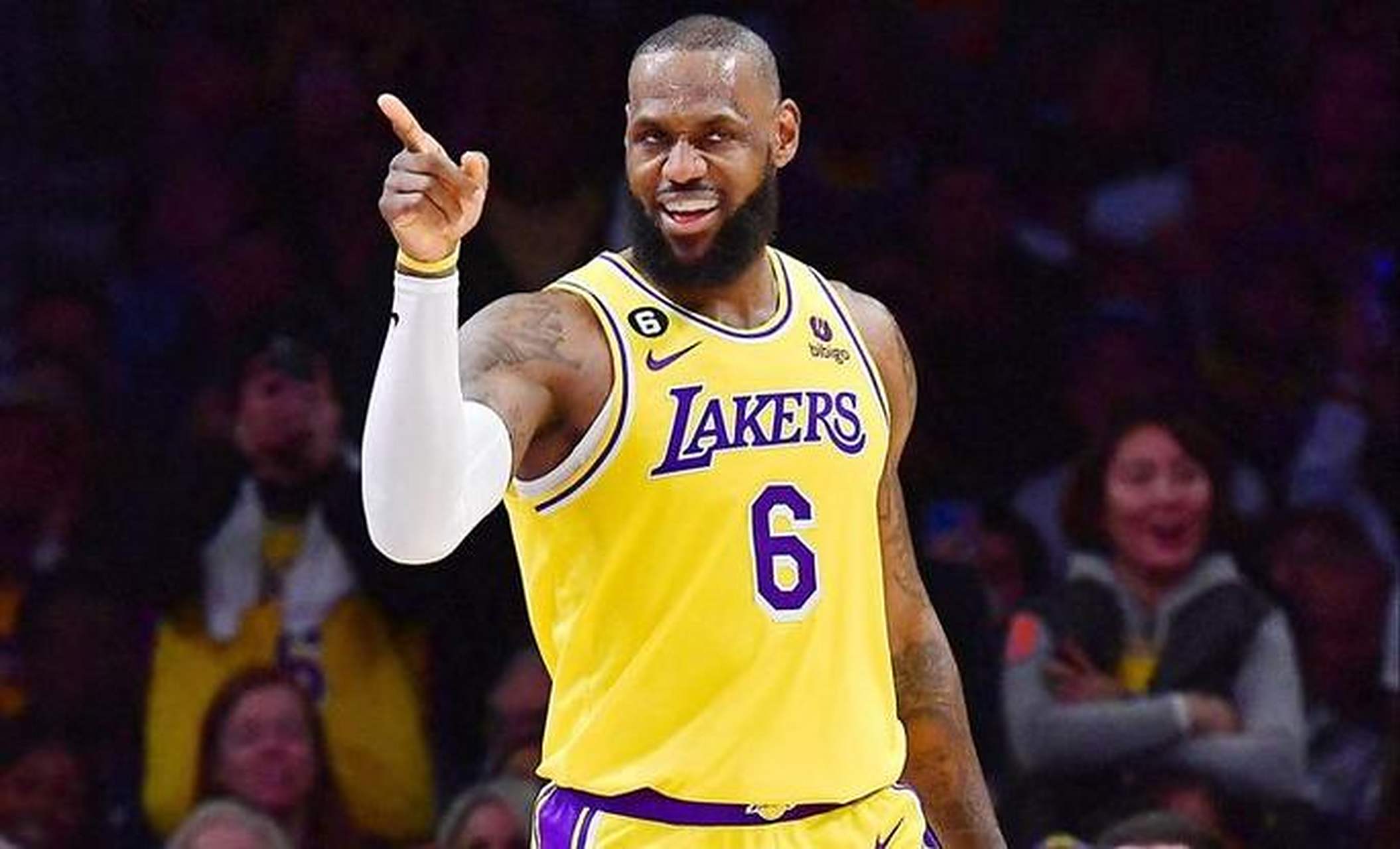 湖人大胜黄蜂,詹姆斯全场得分霸气成为最佳球员 湖人大胜黄蜂,詹姆斯全场得分霸气成为最佳球员