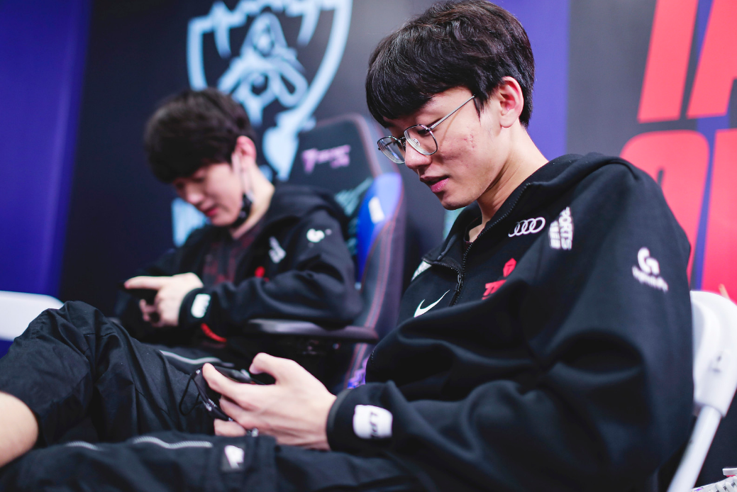 FNC险胜TES,Lehends开启传奇时刻淘汰赛3:1(上海) FNC险胜TES,Lehends开启传奇时刻淘汰赛3:1(上海)