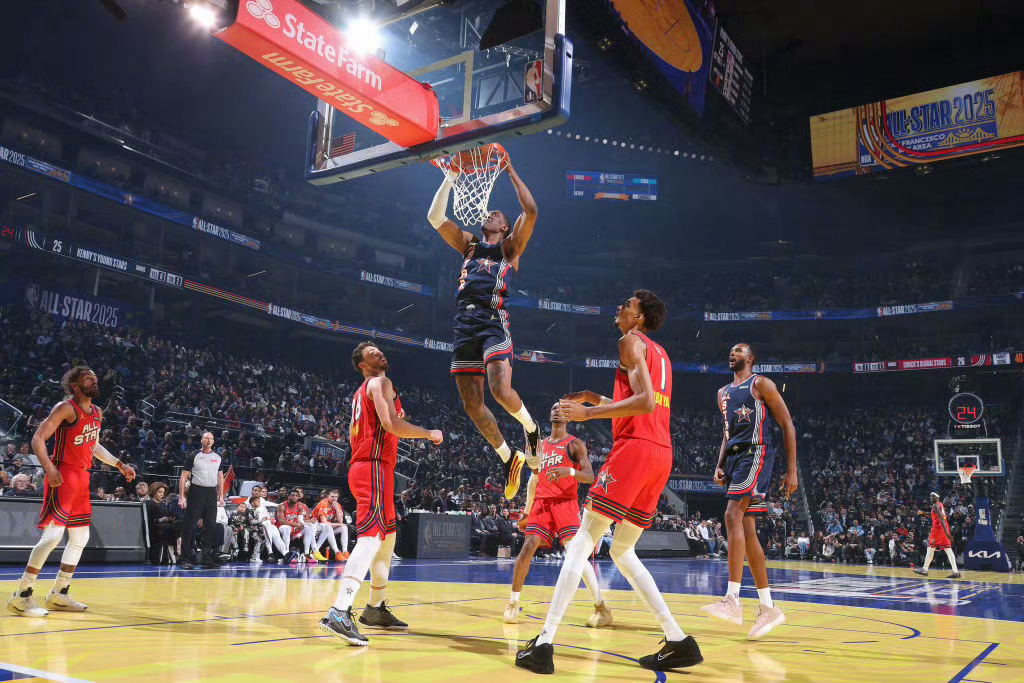 关于篮球决赛震撼开打，巅峰对决引爆全场的信息